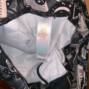 LuLaRoe Pants - ❌SOLD❌ NWT OS LLR Black Cats Printed Leggings LuLaRoe Pants - ❌SOLD❌ NWT OS LLR Black Cats Printed Leggings